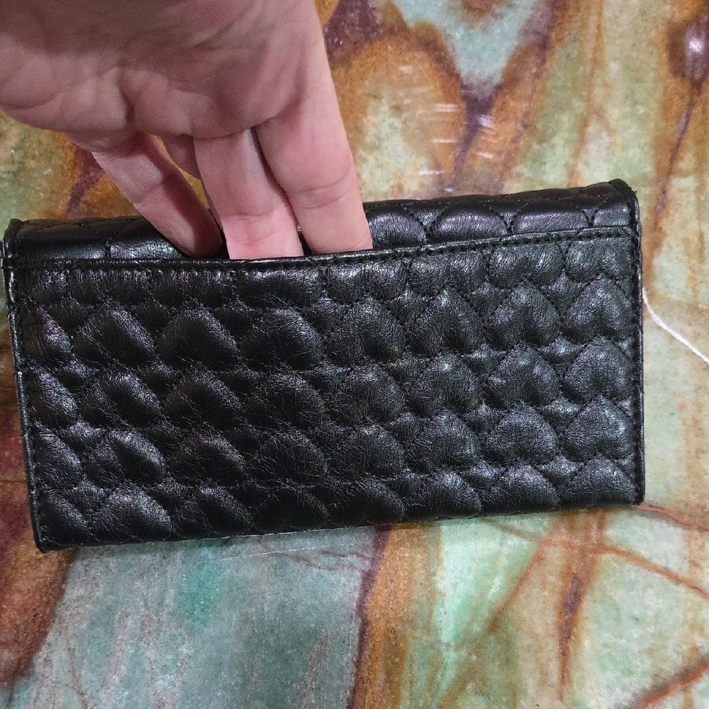 Black Quilted Heart Vegan Leather Trifold Wallet Nwt - Picture 5 of 7